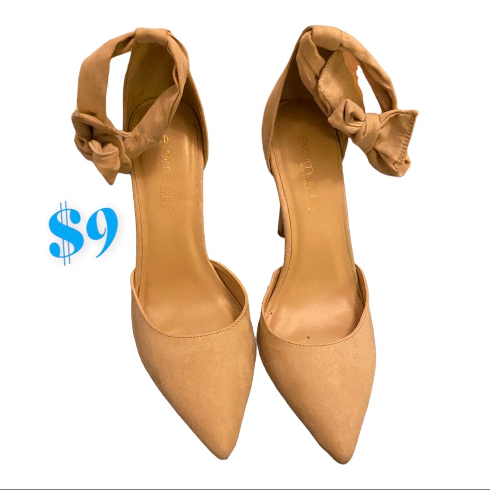 Eva Mendes beige heels SZ 7.5